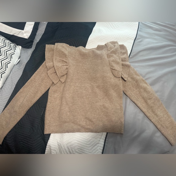 Women's Tan Sweater with Ruffle Detail - RED BY BKE (buckle brand) size MEDIUM - Picture 6 of 6